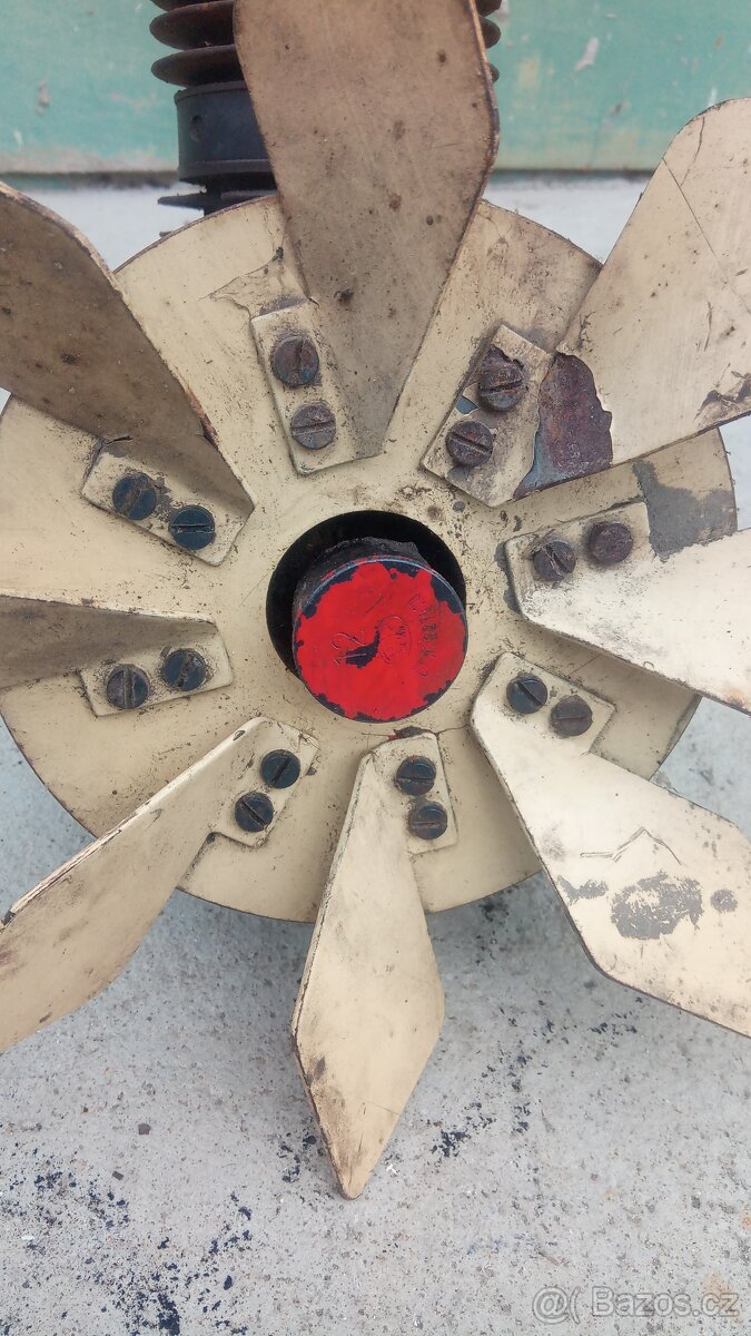 Kompresor starý pomaloběžný. - 6