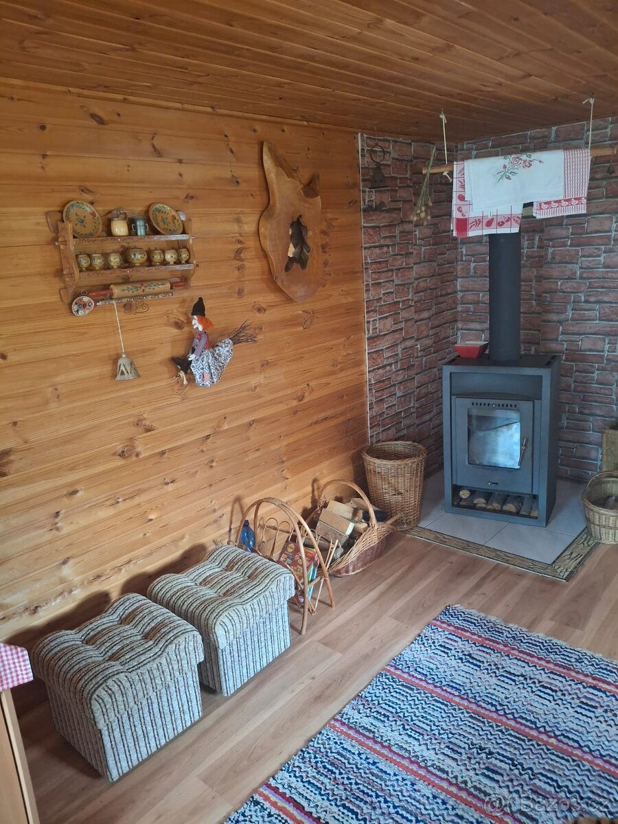 Prodej útulné chaty s bazénem, zahradou a pergolou - 6