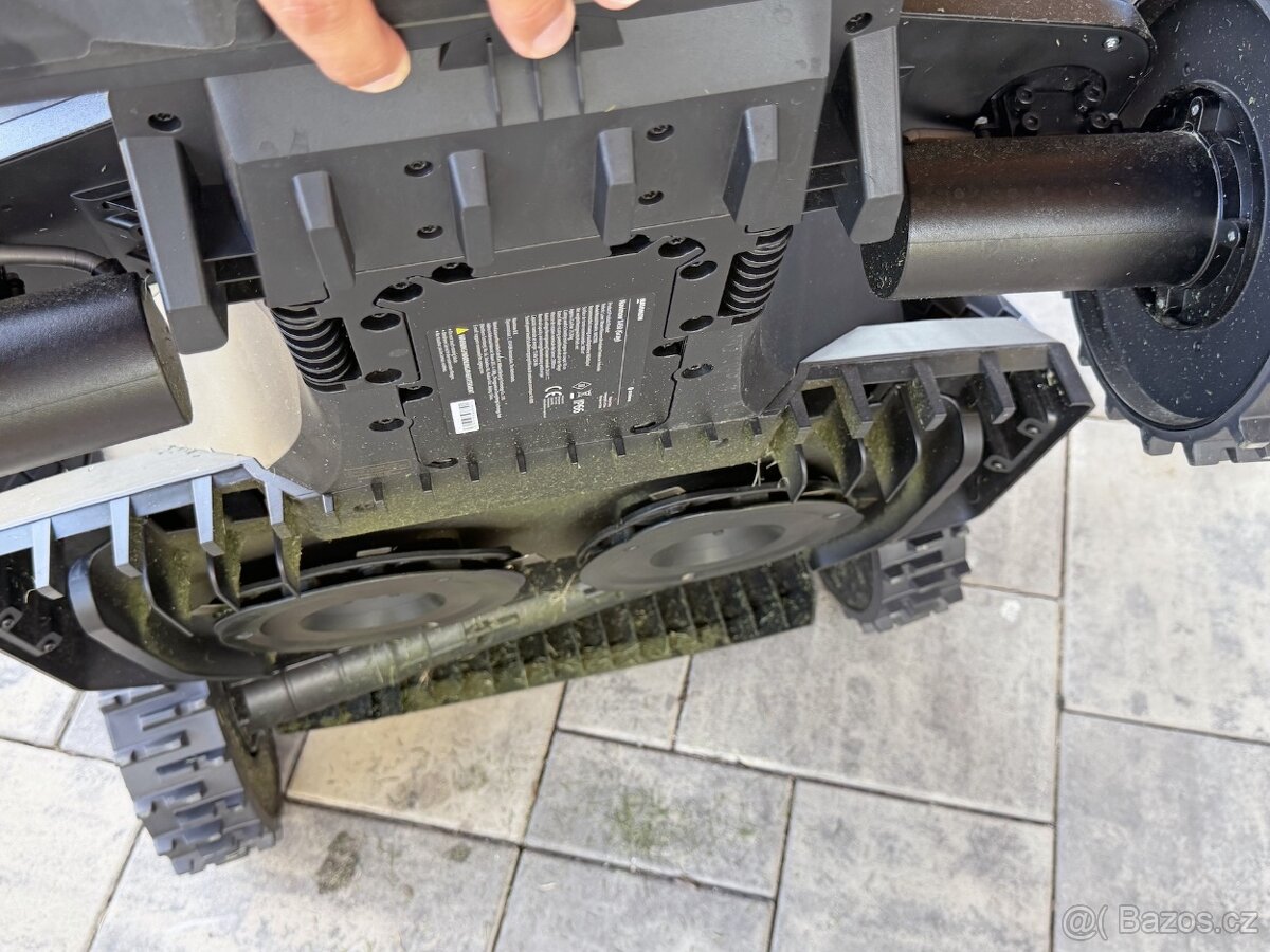 Robotická sekačka Segway Navimow X450, předváděčka - 6