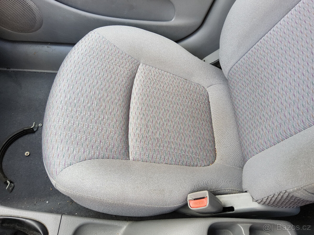 Kia Rio 1,5i rok 2000 - pouze dily - 6