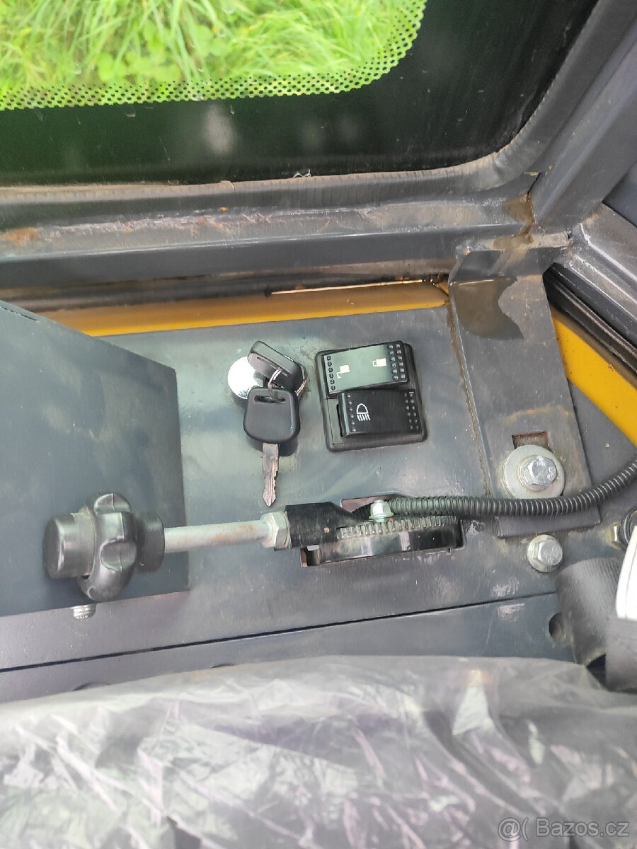 Prodám bagr 1,7 tuny - 6