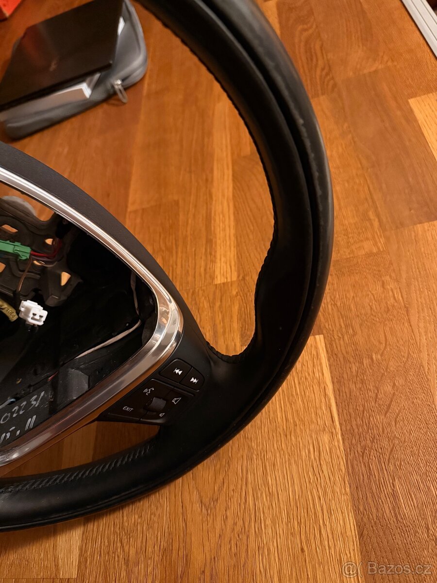 Vyhřívaný volant Volvo XC70 2014 - 6