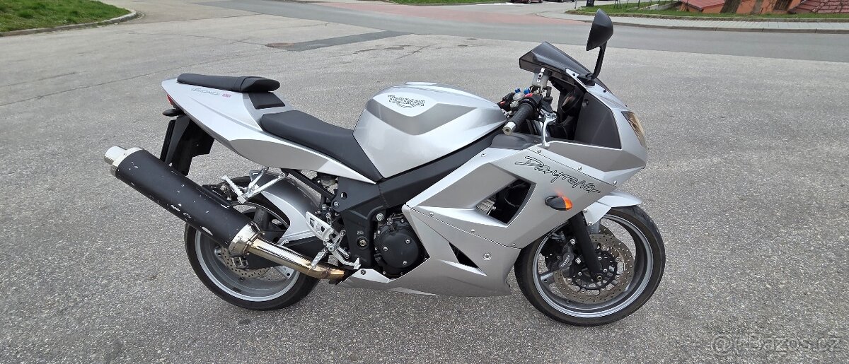 Triumph Daytona 600 - 6