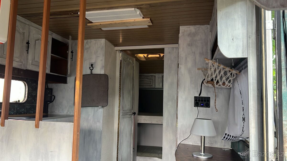 Obytný karavan – prostorný, zachovalý - 6