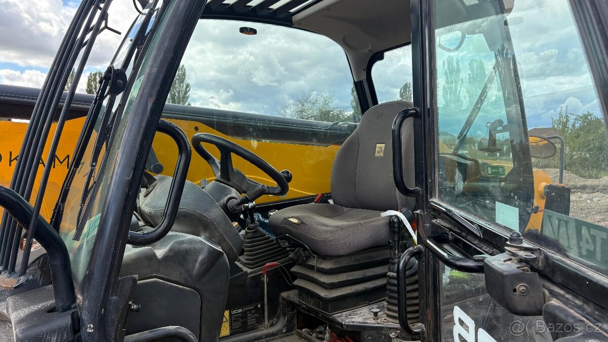Teleskopický manipulátor JCB 535 125 - 6