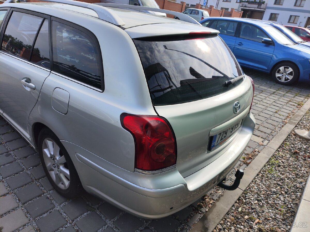 Toyota Avensis 2.2 D-4D - 6