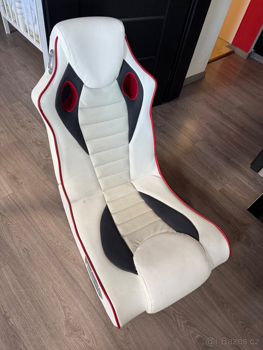 HERNÍ KŘESLO, vzhled kůže - 6