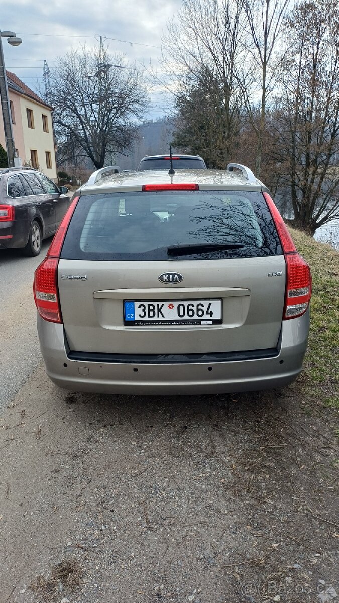 Kia ceed 1.6, 85kW, kombi, 2010 - 6