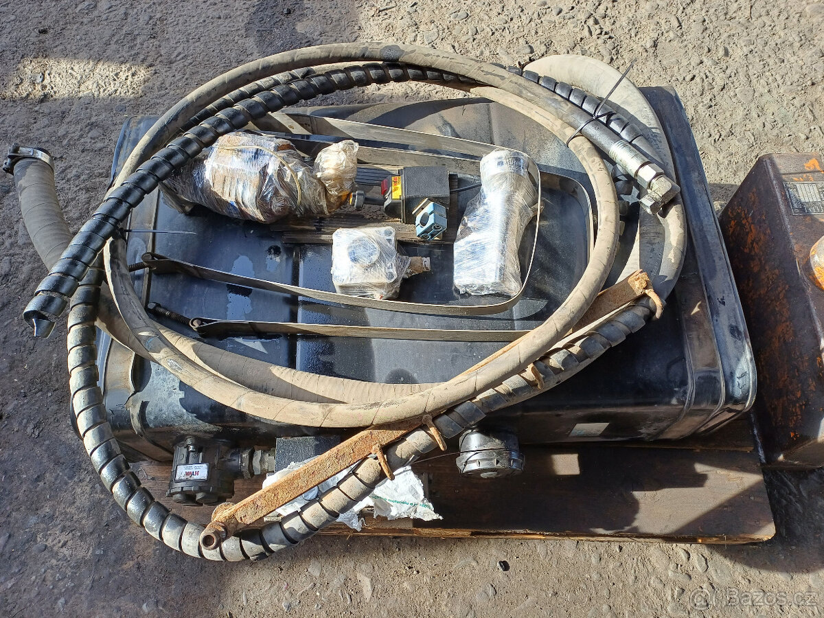 Hydraulika na sklápění - 6