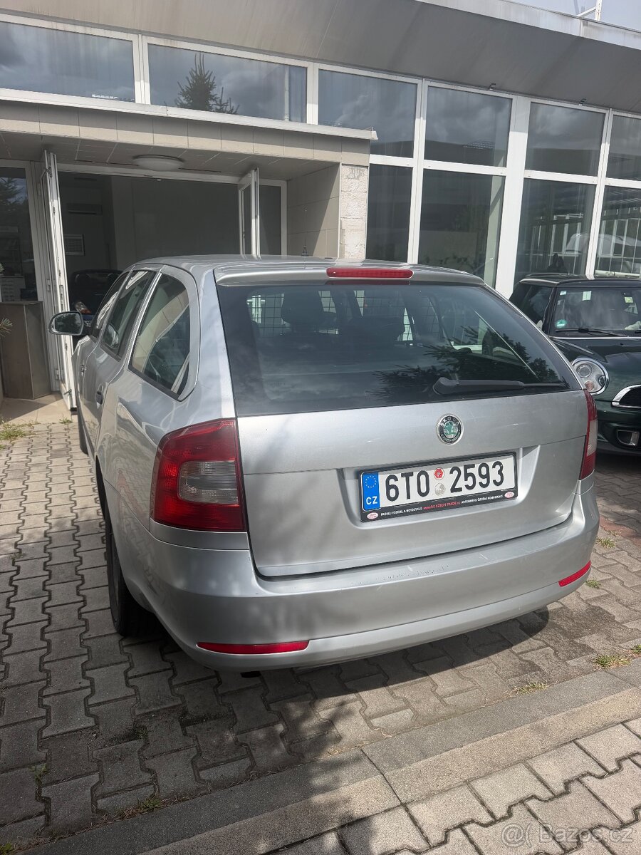 Škoda Octavia Combi 1,6 benzín - 6
