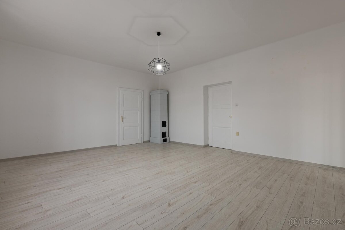 Prodej bytu 4+1 (139m2) s garáží a zahradou, ul. Poděbradov - 6