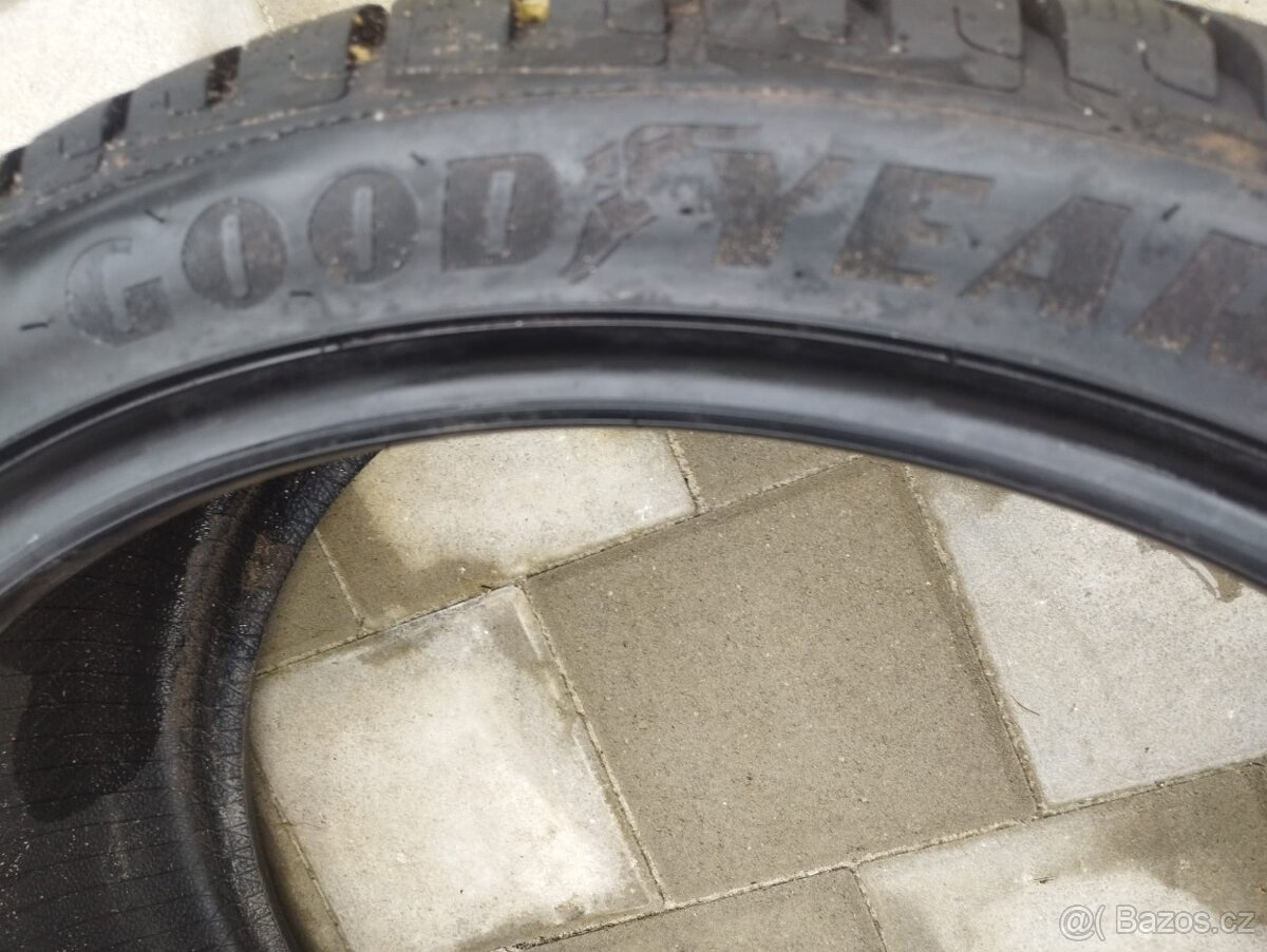Goodyear UltraGrip Performance 295/35 R21 107V - 6