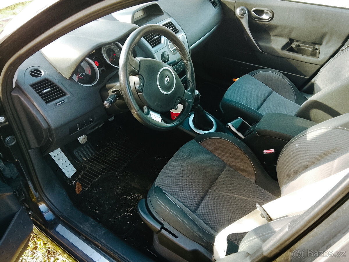 Renault Megane GT 2.0 DCI 110 kW - 6