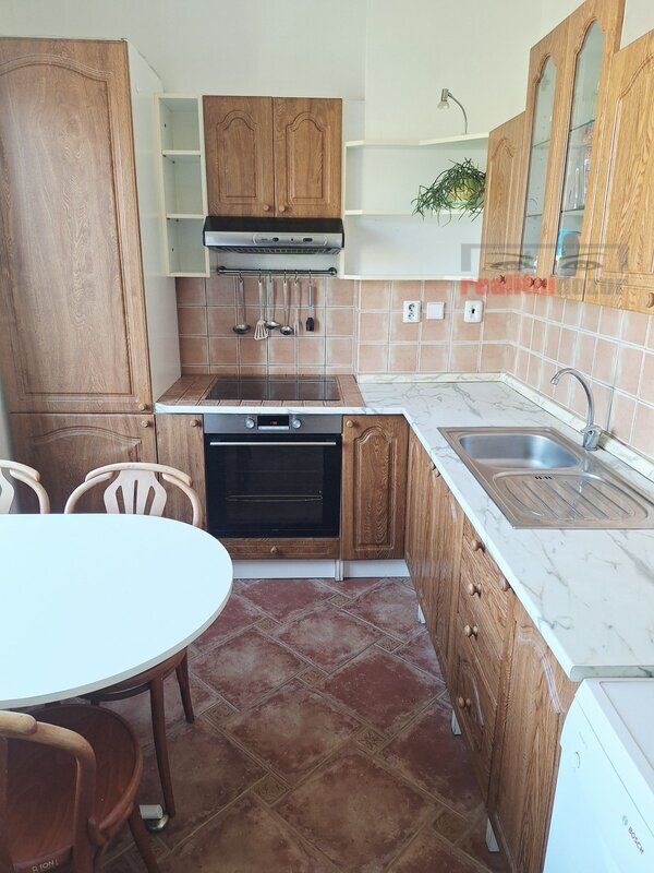 Prodej bytu v OV 2+1 s lodžií, šatnou a sklepem ul. Jakuba O - 6