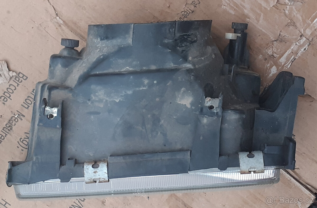 Audi 100 - Přední světlomety - 6