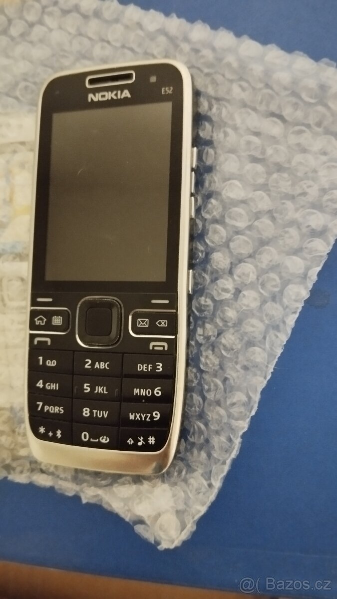 2ks Nokia E52 Zánovní, Kompletní balení - 6