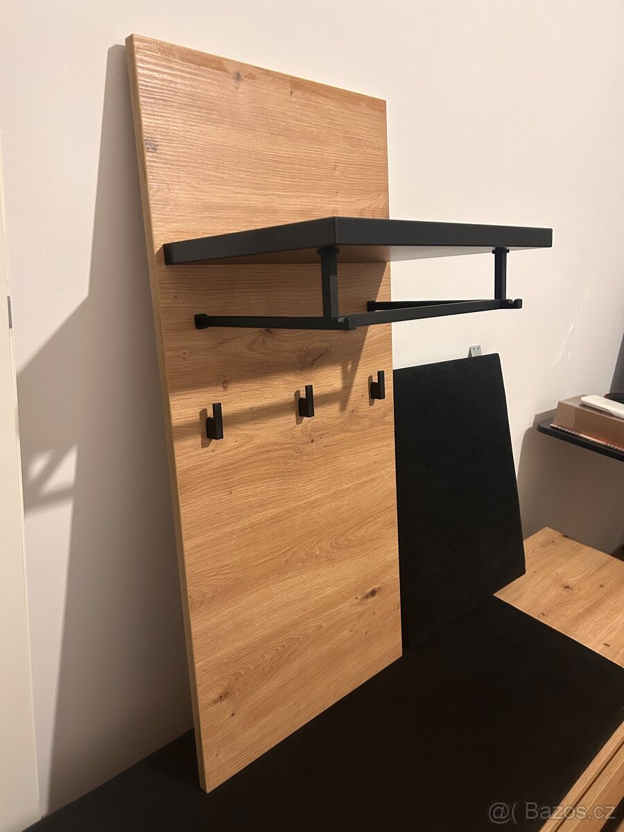 Předsíňová stěna - 6