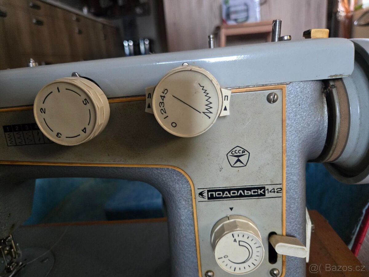 Kufříkový šicí stroj Podolsk142 - 6