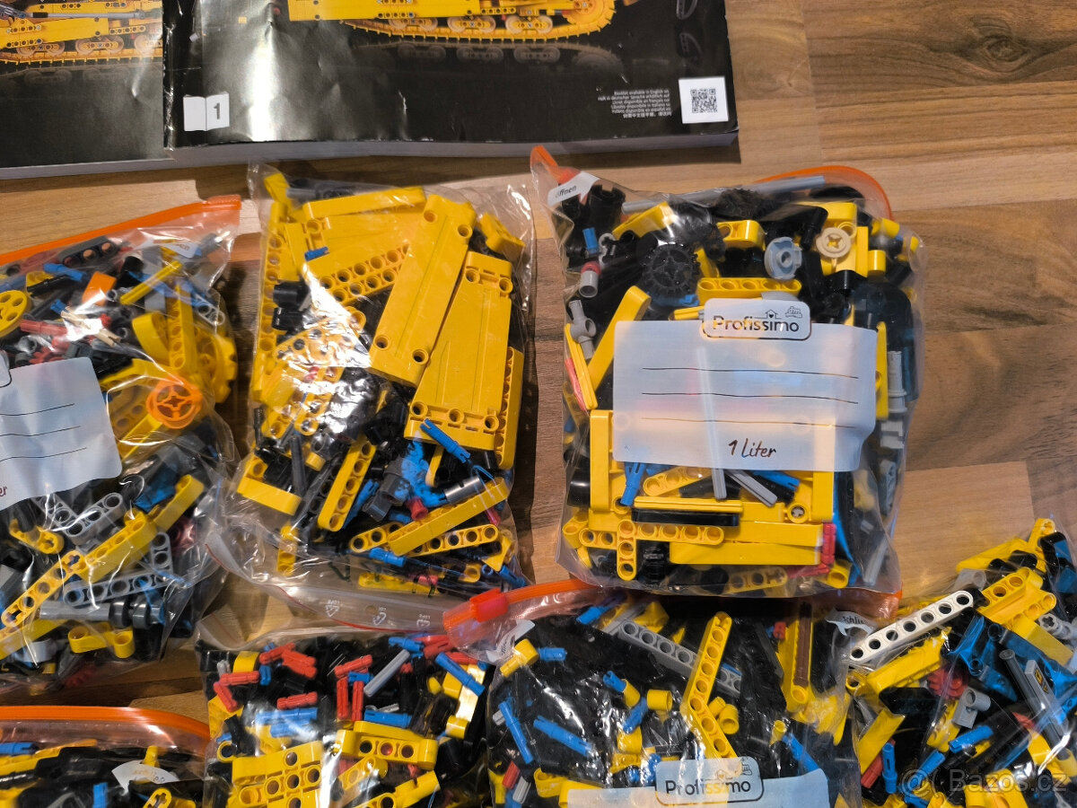 LEGO Technic 42131 Buldozer Cat D11 - 6