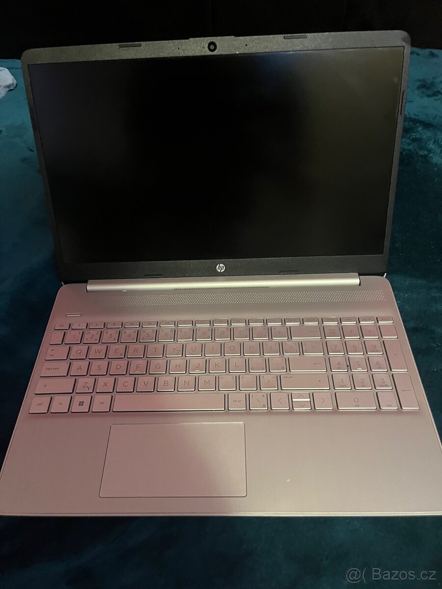 Prodám notebook značky hp - 6