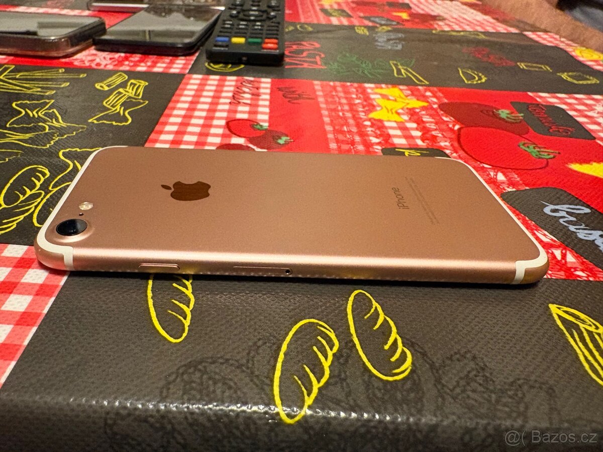 IPhone 7 rose - 6