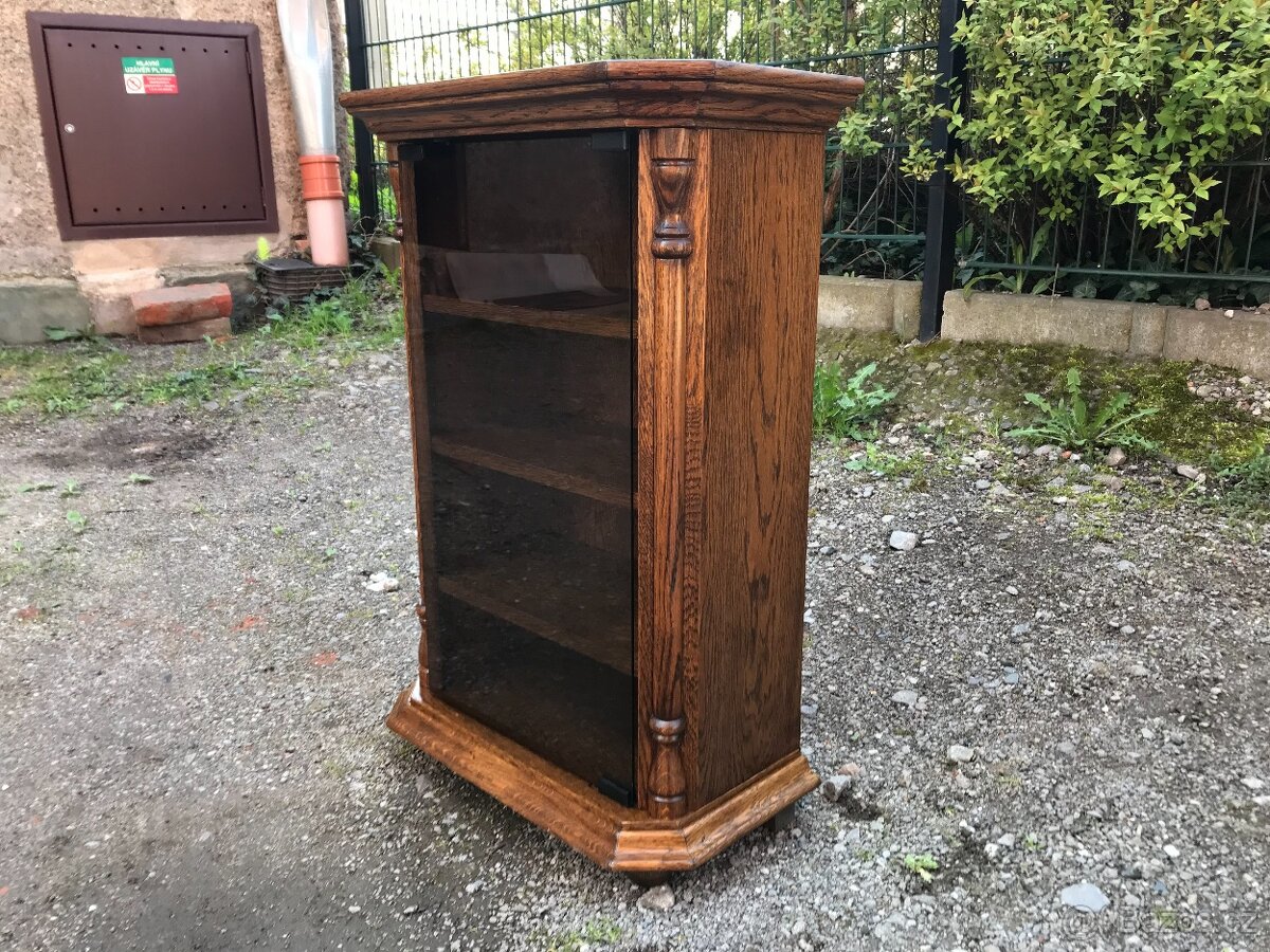 Prosklený regál. - 6