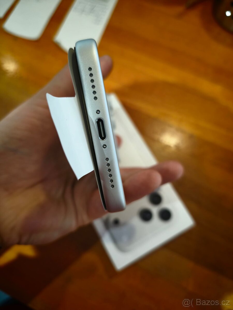 Apple iPhone 17 Pro Max 256GB Silver ZÁNOVNÍ - 6