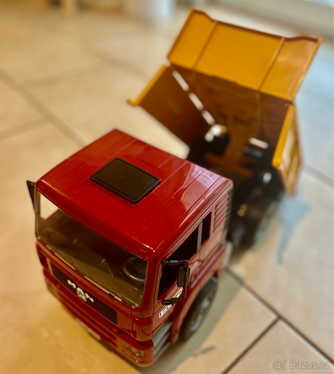 Prodám nákladní auto Man s bagrem Bruder - 6