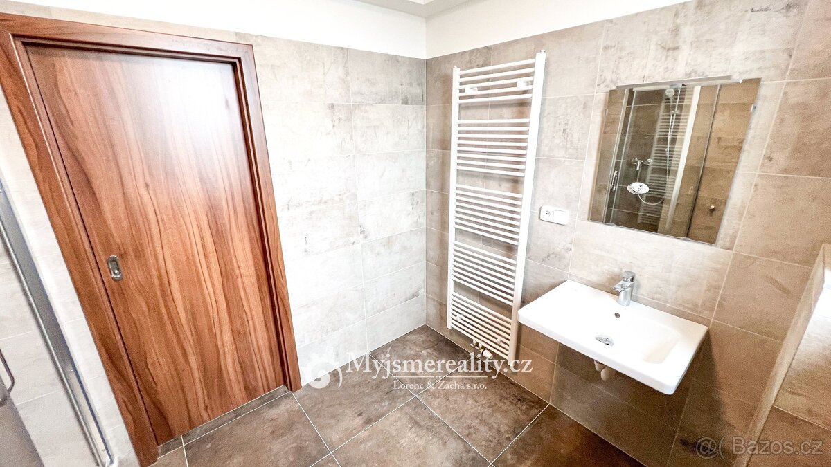 Pronájem bytu s garážovým stáním 1+1 41 m², Znojmo, ul. Kosm - 6