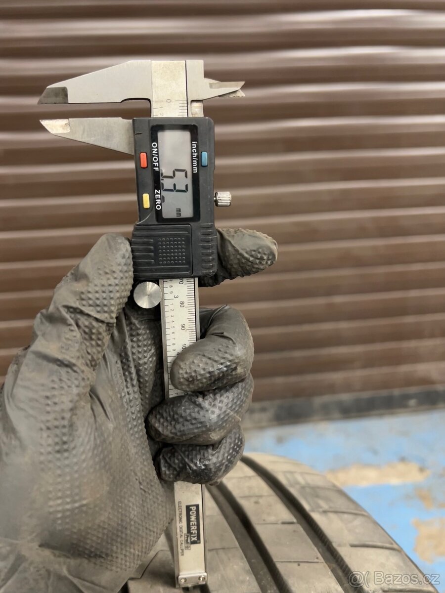 Zánovní pneu Hankook 235/45 R18 - 6