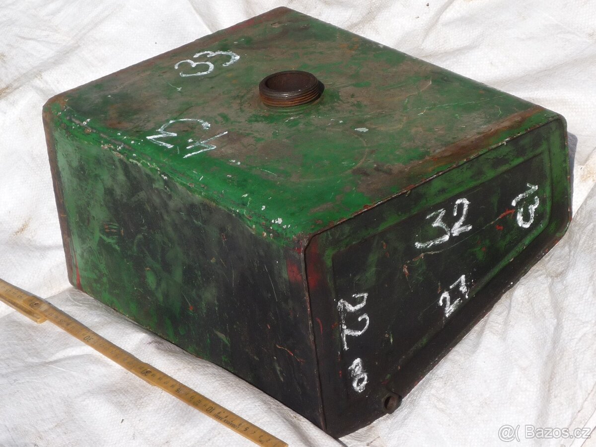 prodám ojeté pláště kol na traktor Zetor 30, nádrž, závěsnou - 6