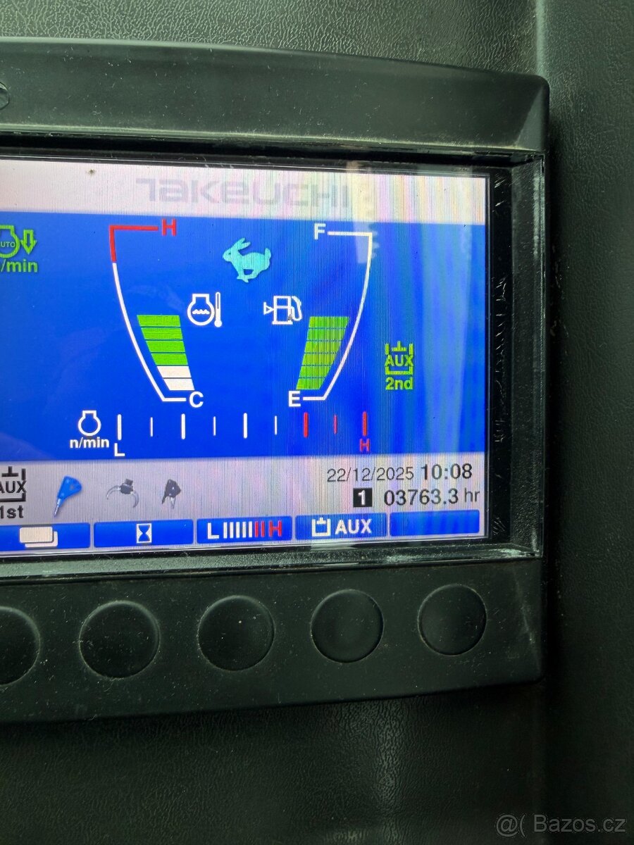 Minibagr Takeuchi TB240 - 6