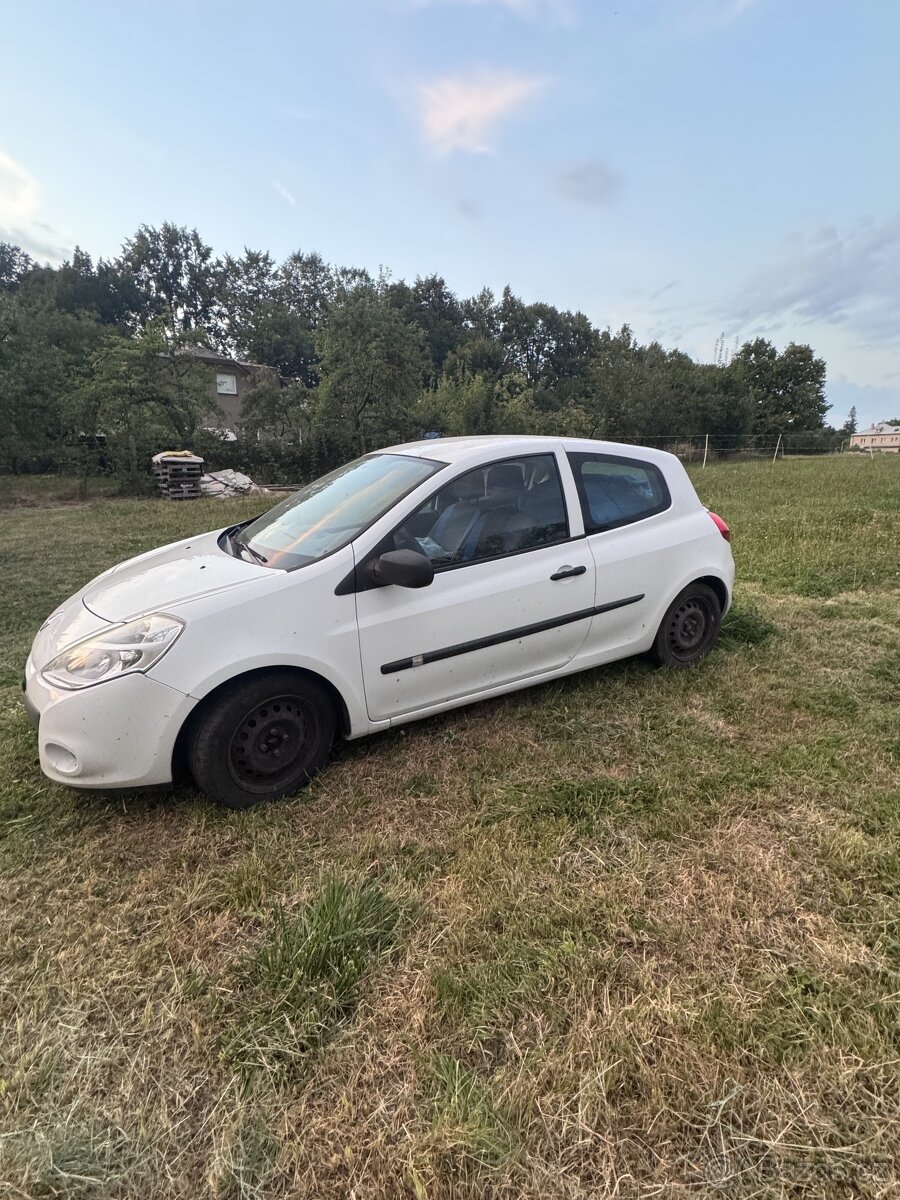 Renault Clio III 1.5 dCi 2010 - 6