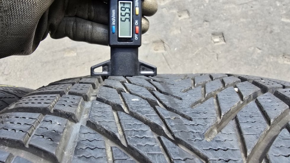 Zimní pneu 255/35/19 Good Year - 6
