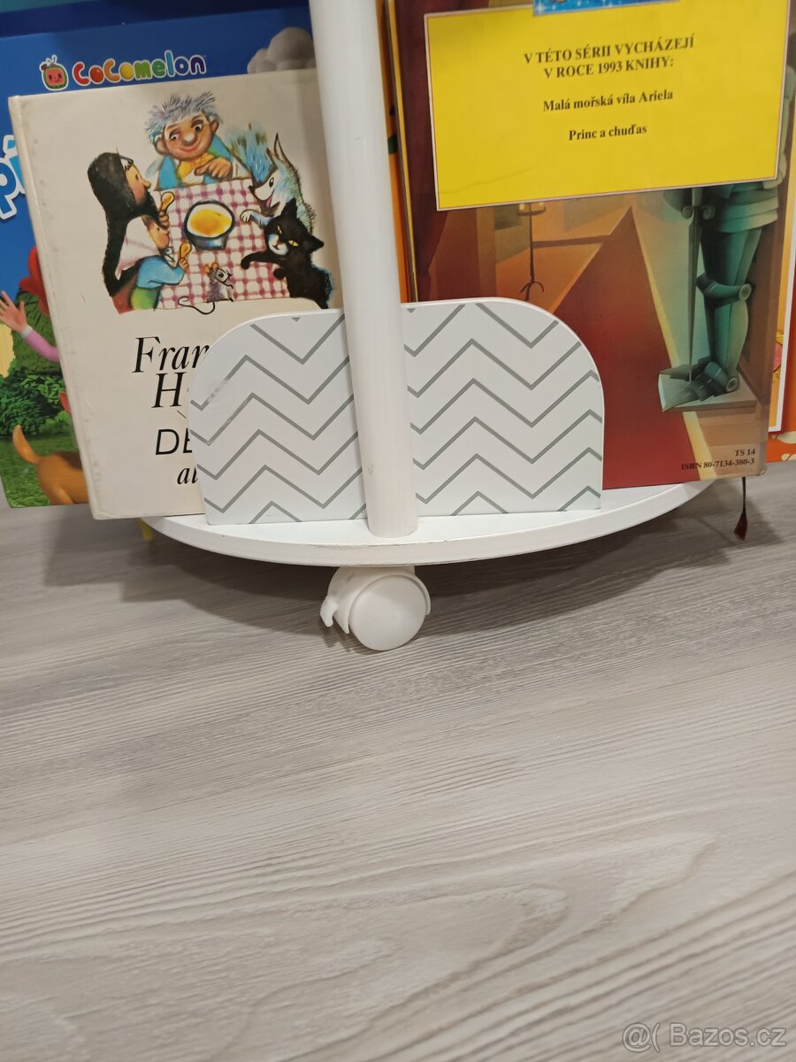 Dětská dřevěná otočná knihovna. - 6