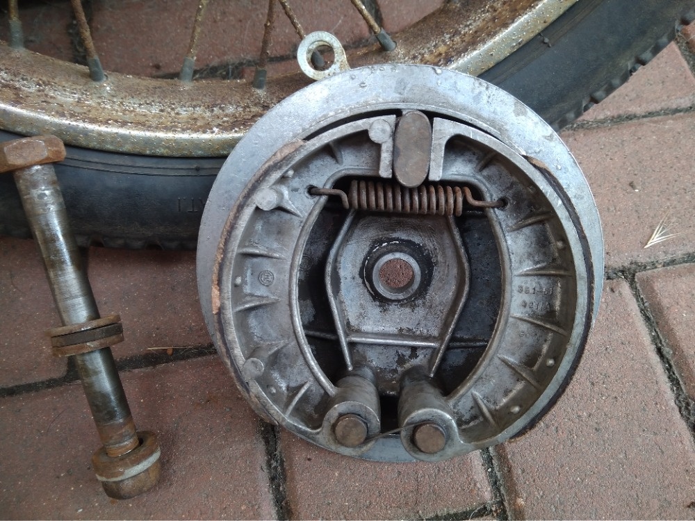 JAWA kompletní kola 16“ (3 ks) originál i původní stav - 6