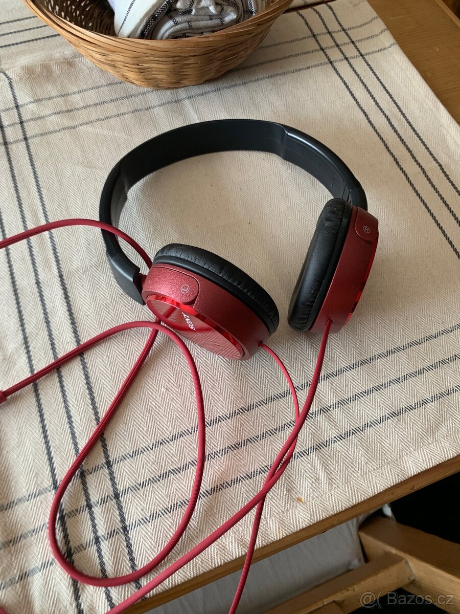 Sluchátka zn. Sony - 6