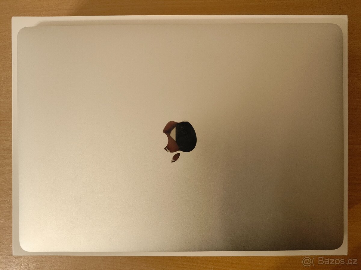 MacBook Pro 2017 | i5 • 8GB • 256GB SSD - 6