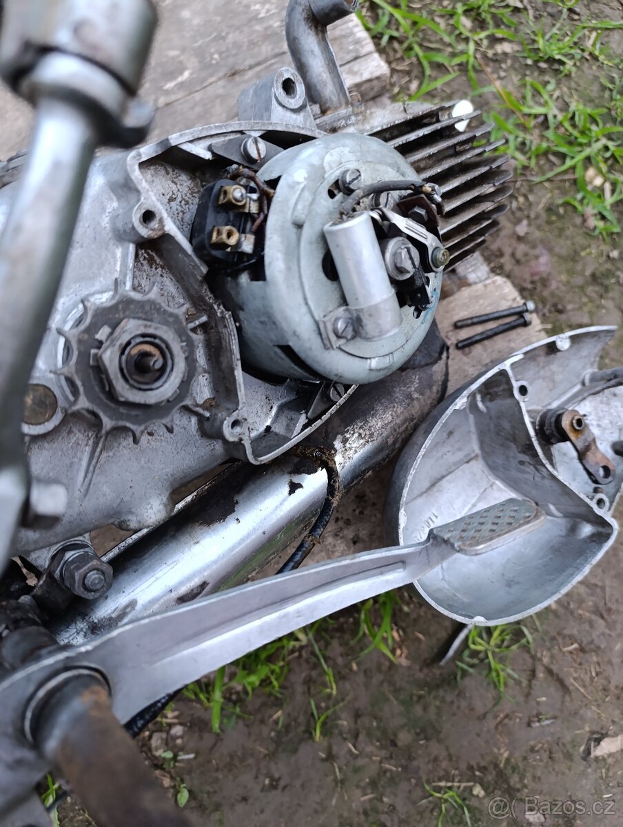 Jawa 550,555 - 6