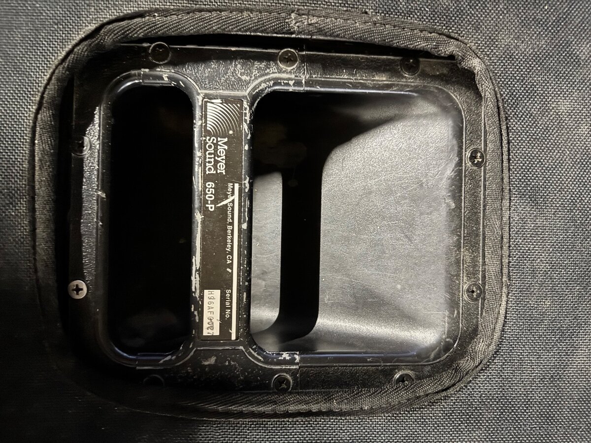 2x18” výkonné basáky Meyer Sound - 6