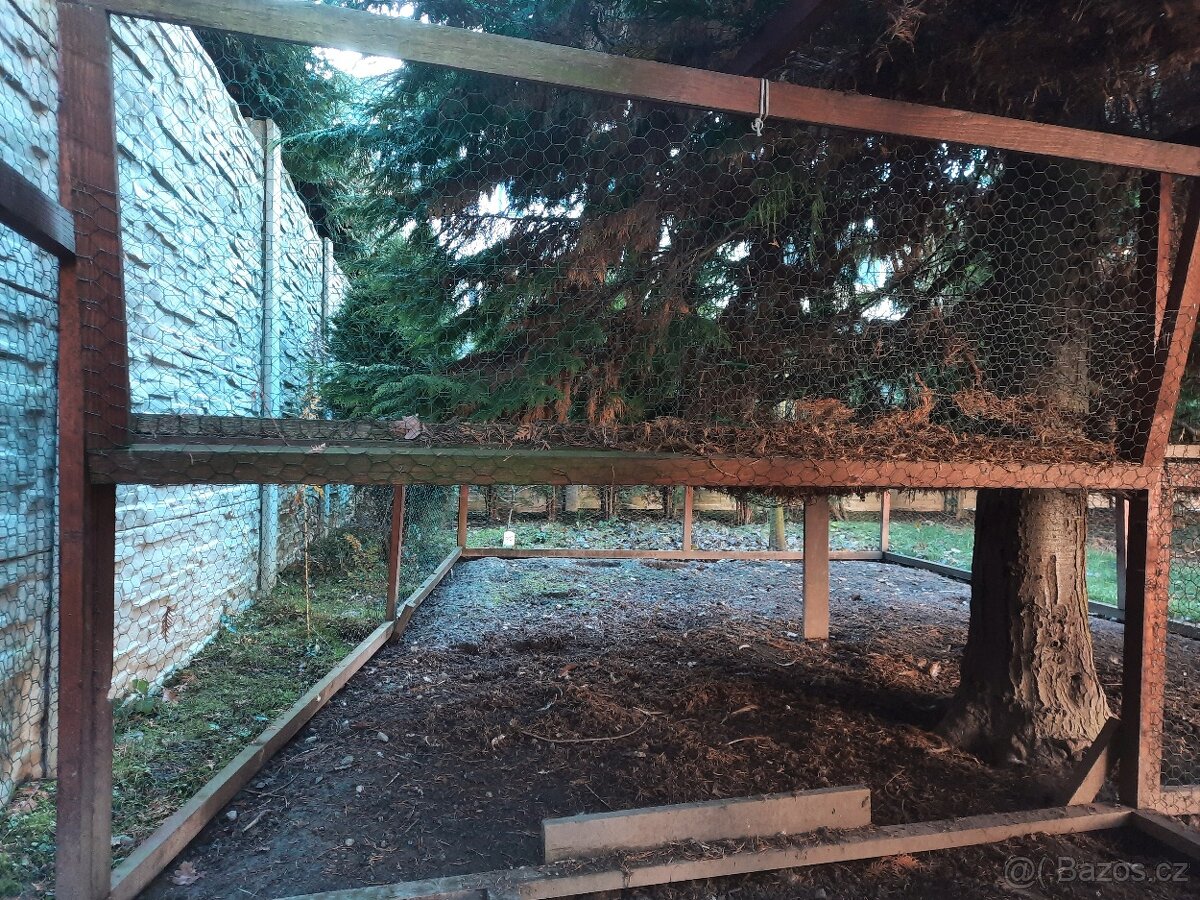 Zateplený kurník pro 8-10 slepic + oplocený výběh cca 25m2 - 6