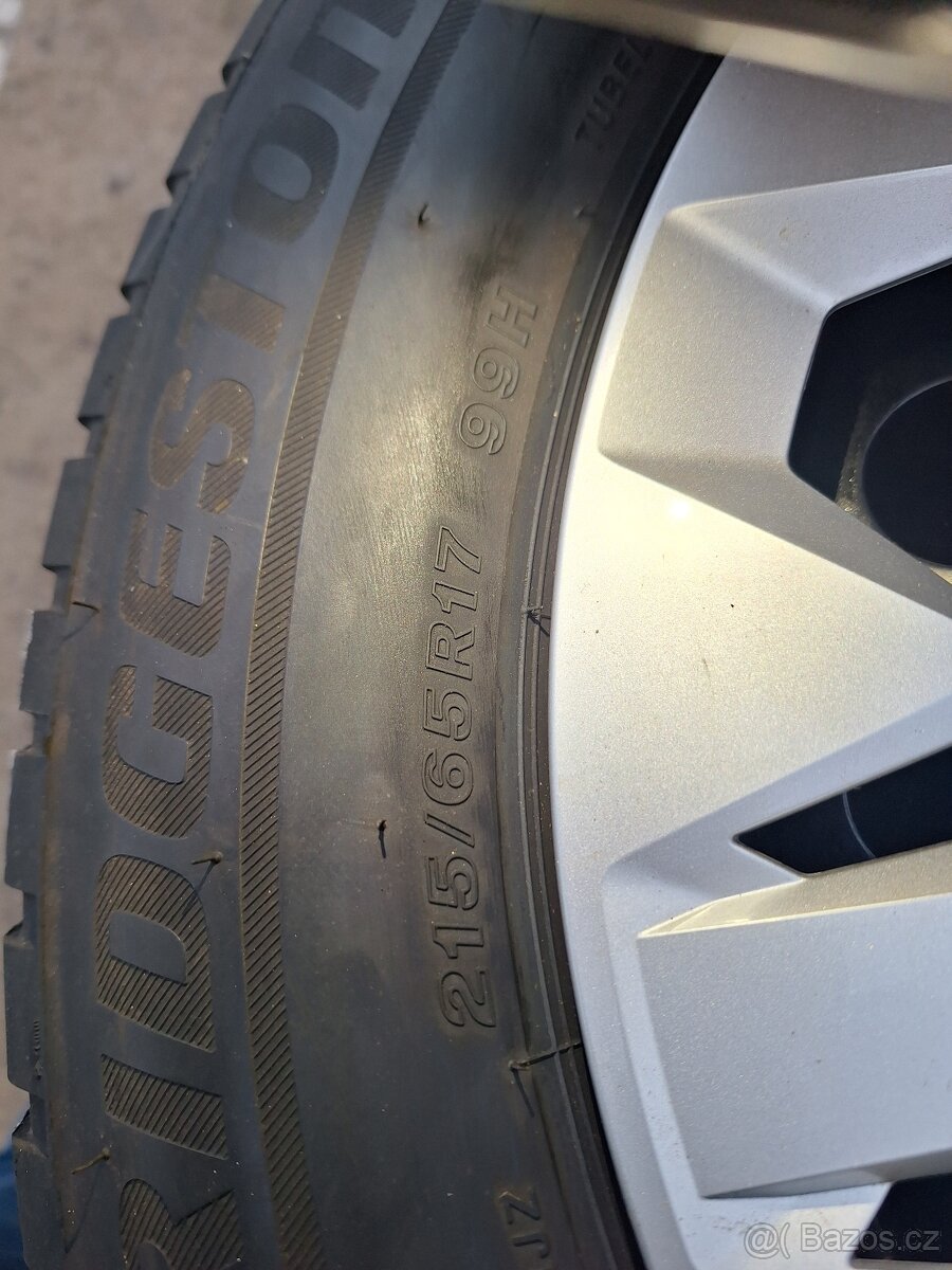 Prodám obuté zimní pneu 215/65/17 Bridgestone - 6