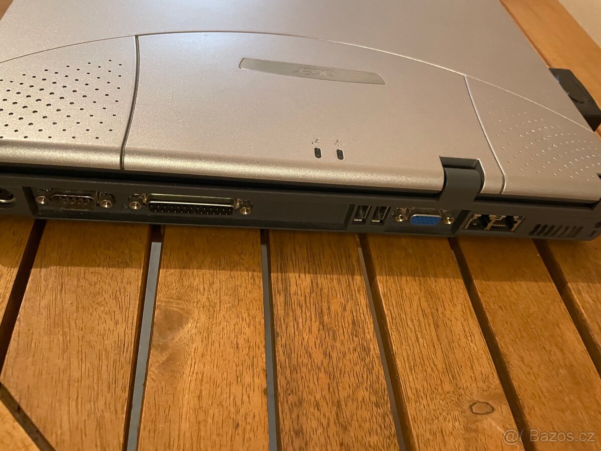 Starý počítač ACER - 6