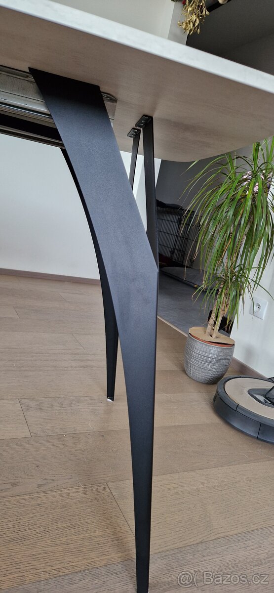 Rozkládací jídelní stůl YERBA - 6