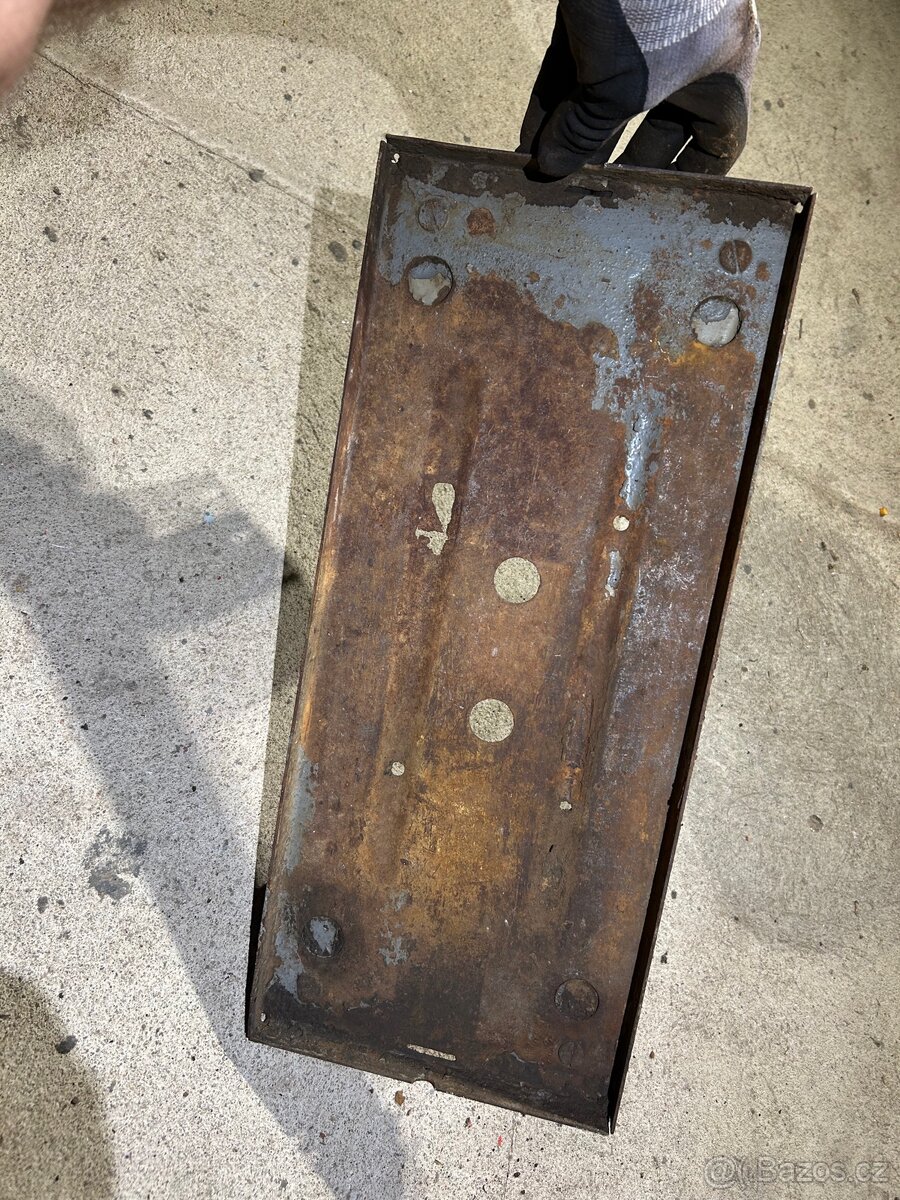 Držák baterie Zetor 3011 - 6