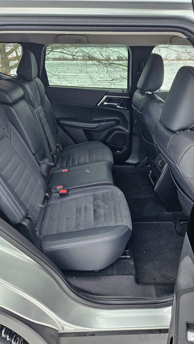 Outlander 2,4i Intense 7-míst. - 6