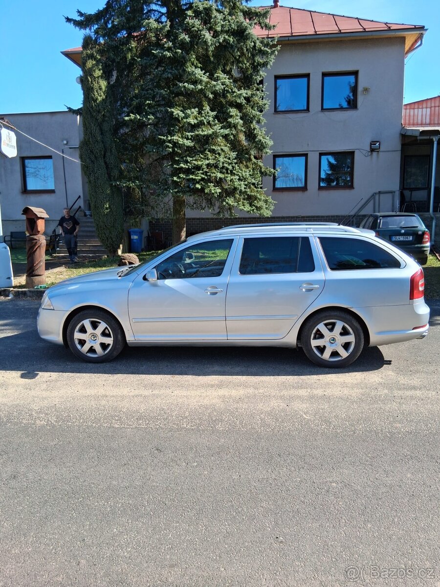 Škoda Octavia 2 kombi 2.0 TDI RS - 6