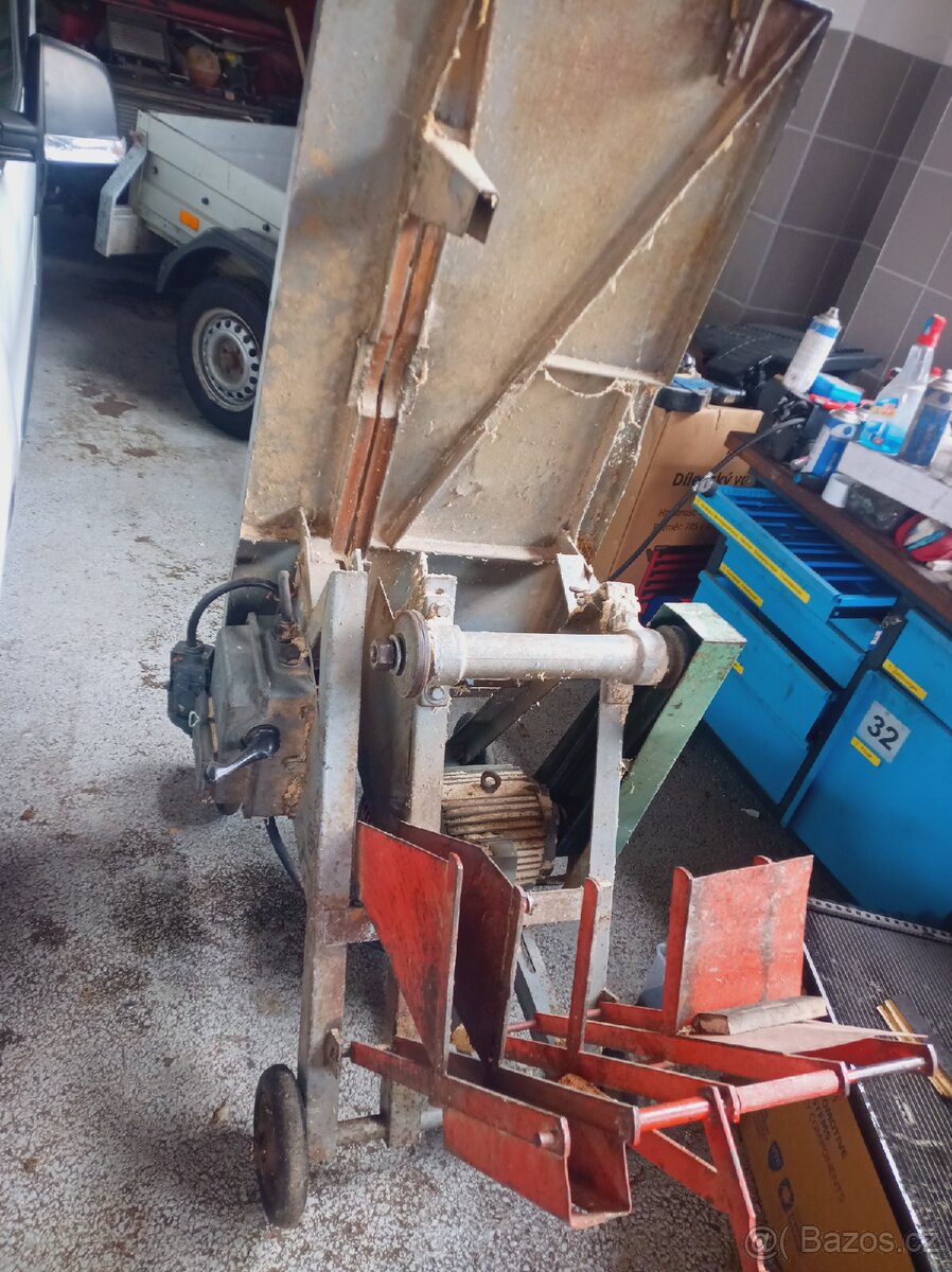 Tovární kolébková pila (cirkulárka) Hop 66 - 6