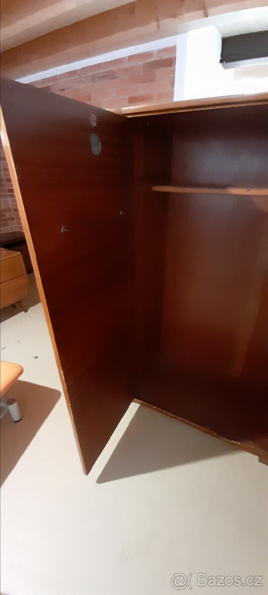 Starší skříň - 6