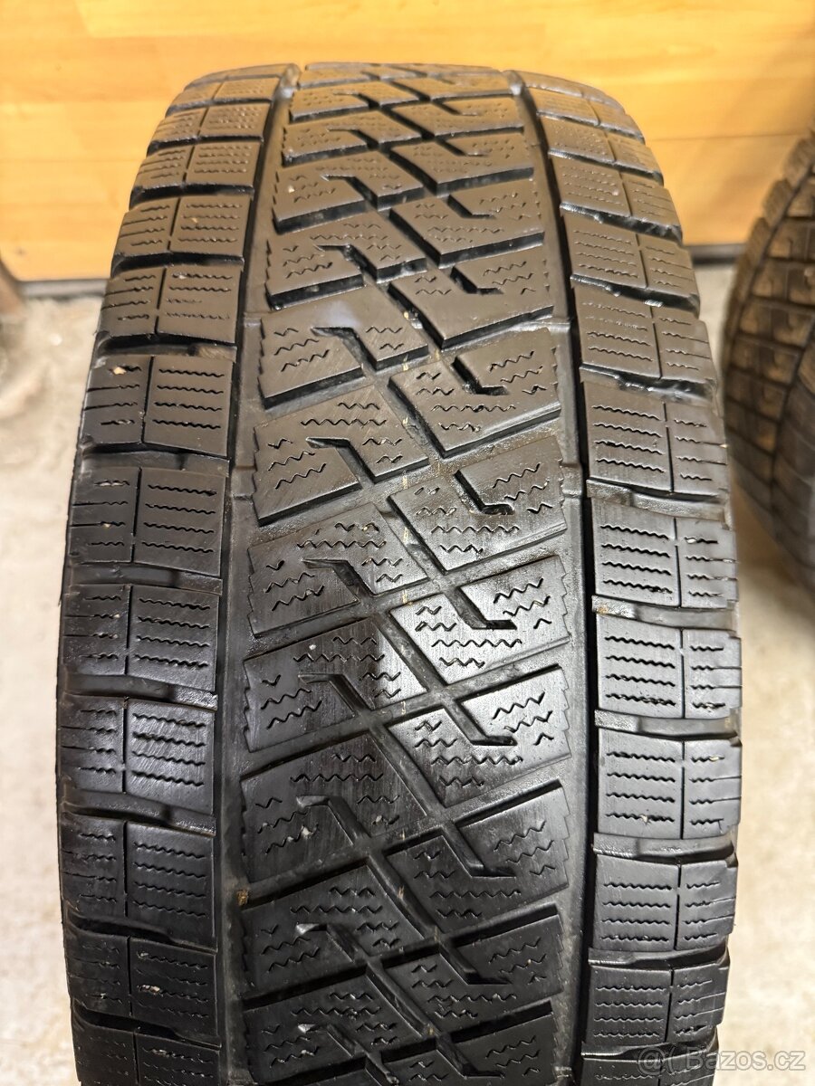 Zimní pneu 235/65/16C - 6